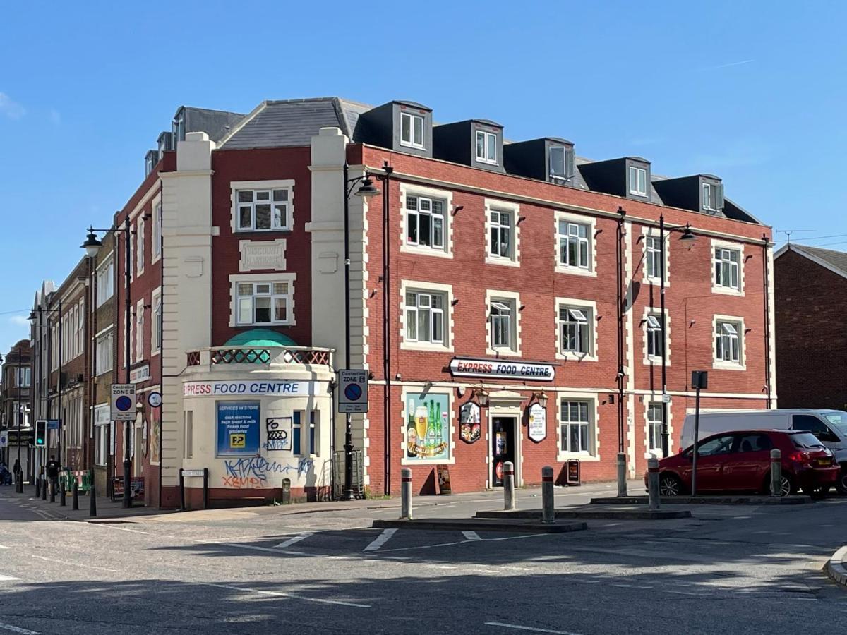 Deluxe 1-Bedroom Serviced Apartment Sleeps 4 For Short Or Long Stay Gillingham  Zewnętrze zdjęcie