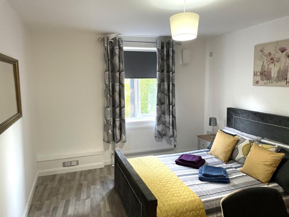 Deluxe 1-Bedroom Serviced Apartment Sleeps 4 For Short Or Long Stay Gillingham  Zewnętrze zdjęcie