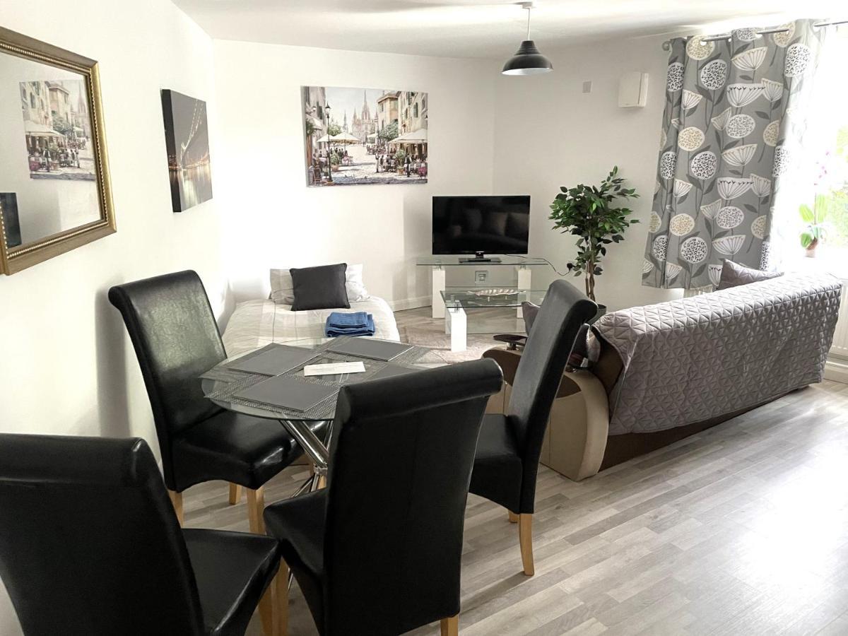 Deluxe 1-Bedroom Serviced Apartment Sleeps 4 For Short Or Long Stay Gillingham  Zewnętrze zdjęcie