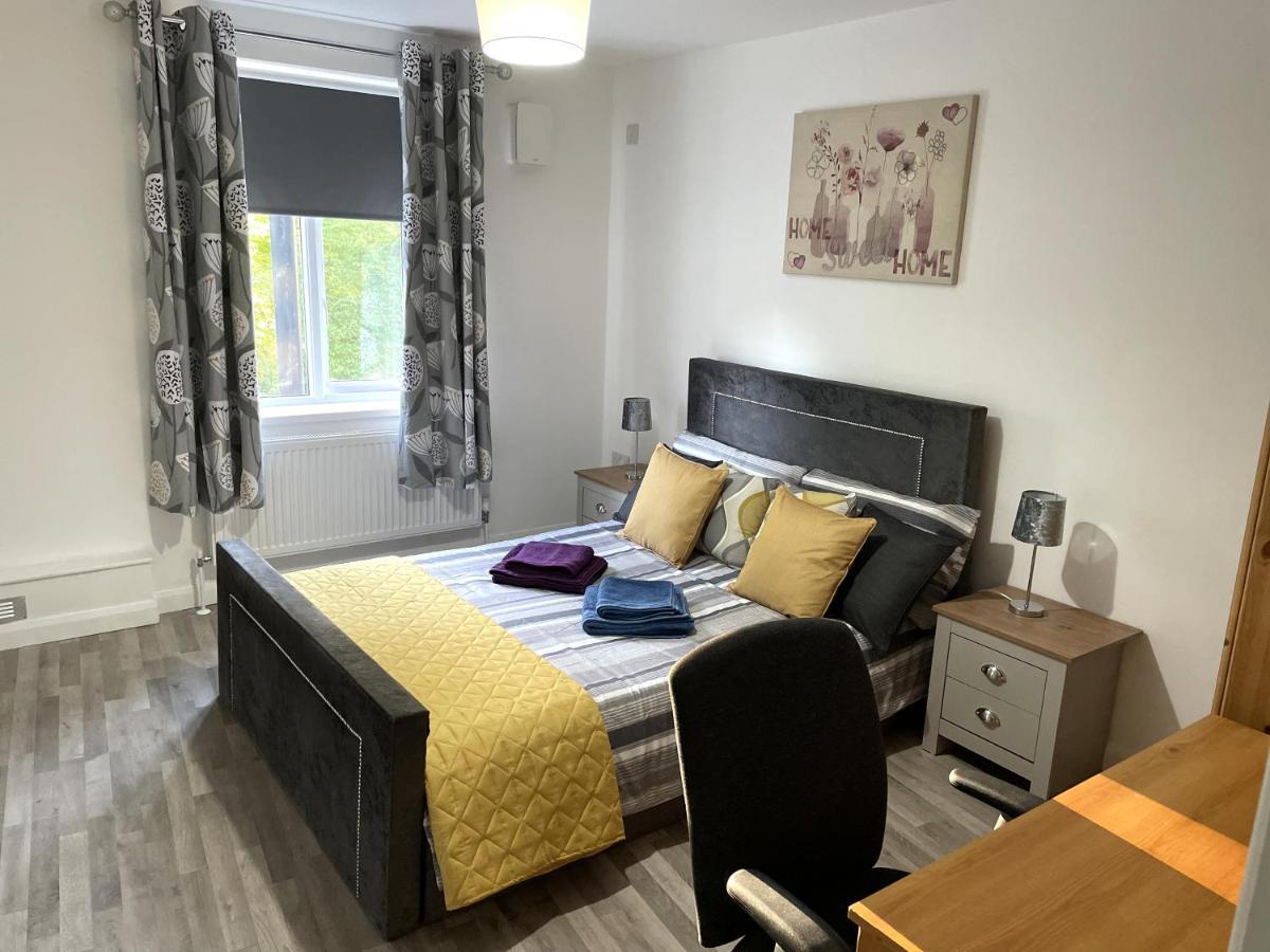 Deluxe 1-Bedroom Serviced Apartment Sleeps 4 For Short Or Long Stay Gillingham  Zewnętrze zdjęcie