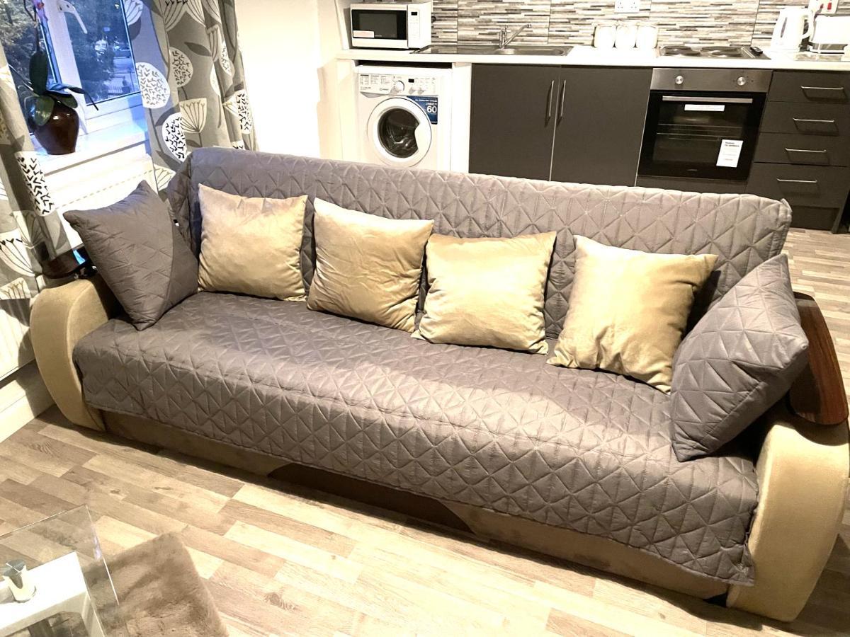 Deluxe 1-Bedroom Serviced Apartment Sleeps 4 For Short Or Long Stay Gillingham  Zewnętrze zdjęcie