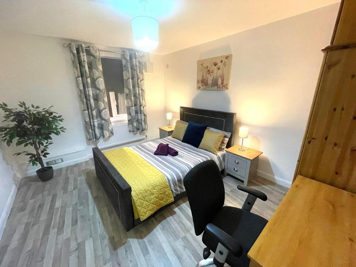 Deluxe 1-Bedroom Serviced Apartment Sleeps 4 For Short Or Long Stay Gillingham  Zewnętrze zdjęcie