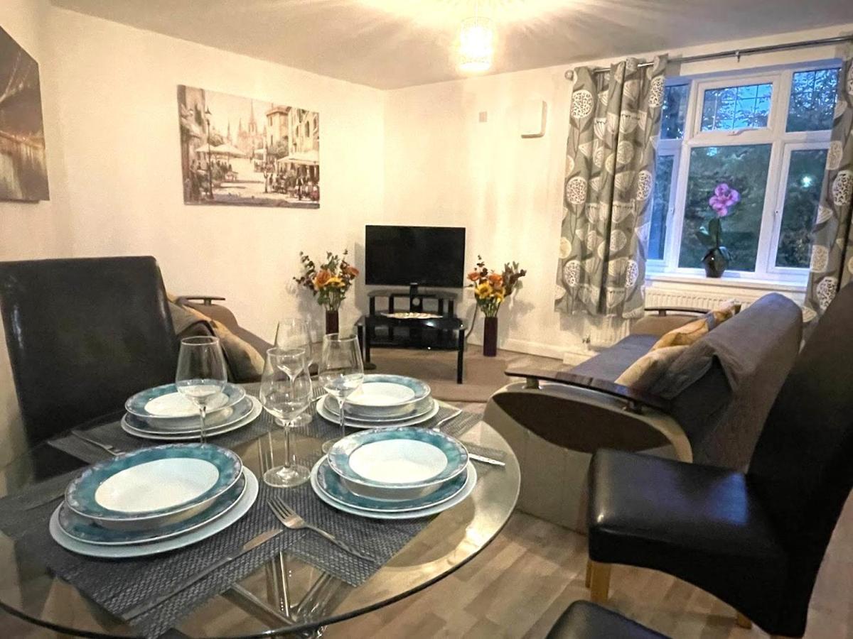 Deluxe 1-Bedroom Serviced Apartment Sleeps 4 For Short Or Long Stay Gillingham  Zewnętrze zdjęcie