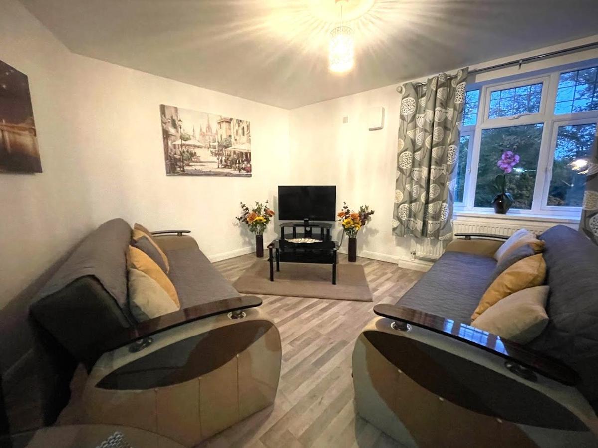 Deluxe 1-Bedroom Serviced Apartment Sleeps 4 For Short Or Long Stay Gillingham  Zewnętrze zdjęcie