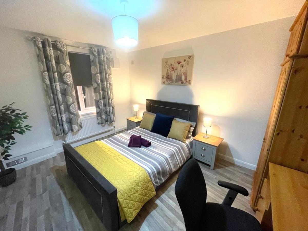 Deluxe 1-Bedroom Serviced Apartment Sleeps 4 For Short Or Long Stay Gillingham  Zewnętrze zdjęcie