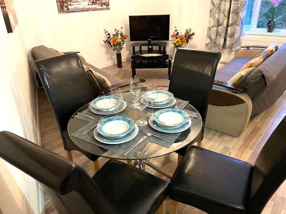 Deluxe 1-Bedroom Serviced Apartment Sleeps 4 For Short Or Long Stay Gillingham  Zewnętrze zdjęcie